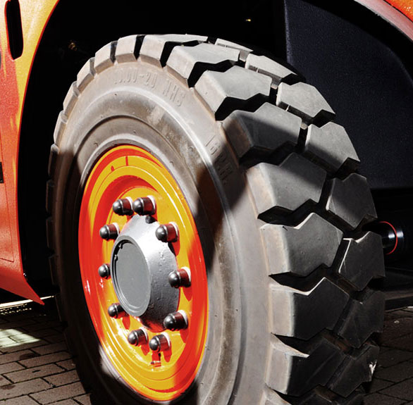 Cova Claudio & Figli gomme snc - Movimentazione industriale - Gomme pneumatiche